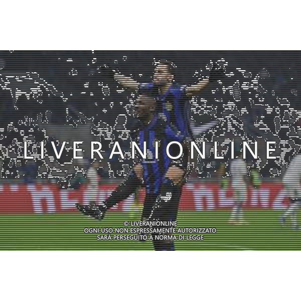 Inter vs Frosinone nella foto Marcus Thuram (Inter) e Hakan Calhanoglu (Inter) esultano dopo il gol del 2 a 0 Milano 12-11-2023 Stadio Giuseppe Meazza - San Siro Campionato Serie A TIM - 12a giornata foto Roberto Garavaglia/ag. Aldo Liverani sas/AGENZIA ALDO LIVERANI SAS