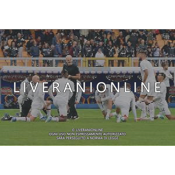 Players of AC Milan warms up with coach Stefano Pioli of AC Milan during the Italian soccer Serie A match US Lecce vs AC Milan on November 10, 2023 at Via del Mare Stadium in Lecce, Italy. Photo by Emmanuele Mastrodonato/ag. Aldo Liverani sas/AGENZIA ALDO LIVERANI SAS