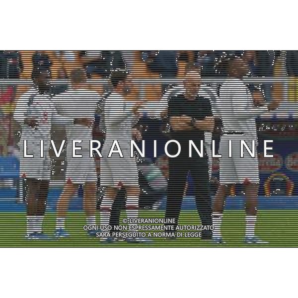 Players of AC Milan warms up with coach Stefano Pioli of AC Milan during the Italian soccer Serie A match US Lecce vs AC Milan on November 10, 2023 at Via del Mare Stadium in Lecce, Italy. Photo by Emmanuele Mastrodonato/ag. Aldo Liverani sas/AGENZIA ALDO LIVERANI SAS