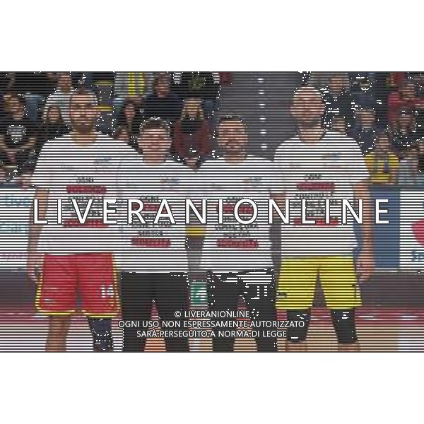 IMOLA 26 11 2023 VIRTUS IMOLA-ORASI RAVENNA SERIE B1 NELLA FOTO FRANCESCO BEDETTI CAPITANO DEL RAVENNA E JACOPO AGLIO CAPITANO VIRTUS IMOLA CON GLI ARBITRI CON LA MAGLIA CONTRO LA VIOLENZA SULLE DONNE ©SANNA/AGENZIA ALDO LIVERANI SAS