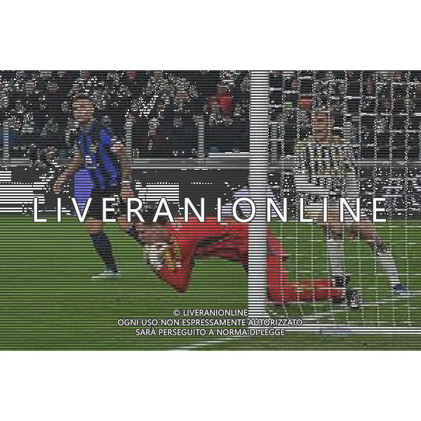 Torino 26.11.2023 Allianz Stadium @Manuela Viganti/Ag. Aldo Liverani sas Juventus vs Inter Campionato Calcio Serie A TIM 2023/2024 13a giornata Nella foto: lautaro martinez-szczesny ©Viganti/AGENZIA ALDO LIVERANI SAS