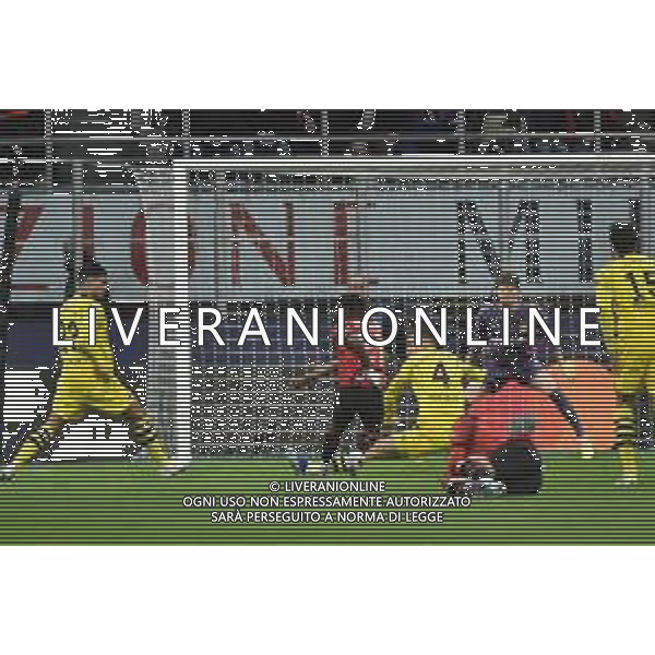 Milan vs Borussia Dortmund nella foto il fallo di mano in area di Nico Schlotterbeck (Borussia Dortmund) che ha portato al rigore per il Milan Milano 28-11-2023 Stadio Giuseppe Meazza - San Siro UEFA Champions League fase a gironi 5a giornata - Gruppo F foto Roberto Garavaglia/ag. Aldo Liverani sas/AGENZIA ALDO LIVERANI SAS