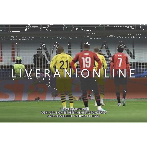 Milan vs Borussia Dortmund nella foto Gregor Kobel (Borussia Dortmund) para il rigore di Olivier Giroud (Milan) Milano 28-11-2023 Stadio Giuseppe Meazza - San Siro UEFA Champions League fase a gironi 5a giornata - Gruppo F foto Roberto Garavaglia/ag. Aldo Liverani sas/AGENZIA ALDO LIVERANI SAS
