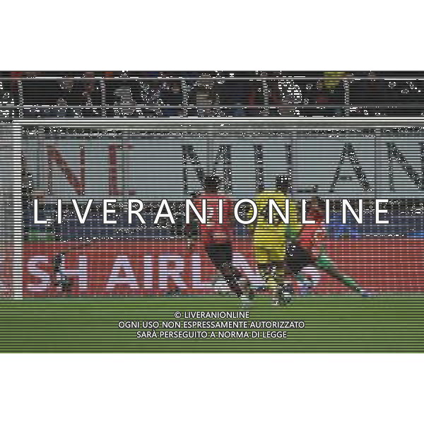 Milan vs Borussia Dortmund nella foto Jamie Bynoe-Gittens (Borussia Dortmund) segna il gol del 2 a 1 Milano 28-11-2023 Stadio Giuseppe Meazza - San Siro UEFA Champions League fase a gironi 5a giornata - Gruppo F foto Roberto Garavaglia/ag. Aldo Liverani sas/AGENZIA ALDO LIVERANI SAS