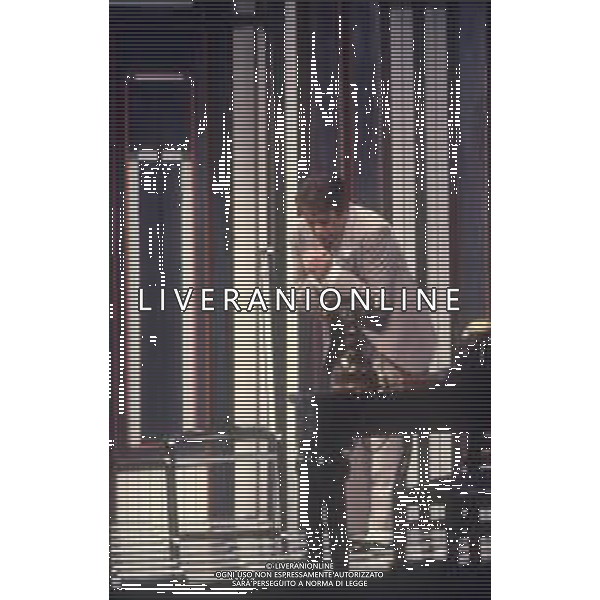 DIAP-RETROSPETTIVA ALBERTO LIONELLO ATTORE NELLA FOTO ALBERTO LIONELLO CON ERIKA BLANC IN TEATRO NELL\'ANNO 1981 A MILANO AG ALDO LIVERANI SAS