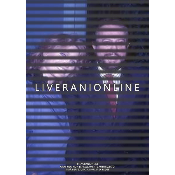 DIAP-RETROSPETTIVA ALBERTO LIONELLO ATTORE NELLA FOTO ALBERTO LIONELLO CON ERIKA BLANC NELL\'ANNO 1986 A MILANO IN TERRAZZA MARTINI  AG ALDO LIVERANI SAS 