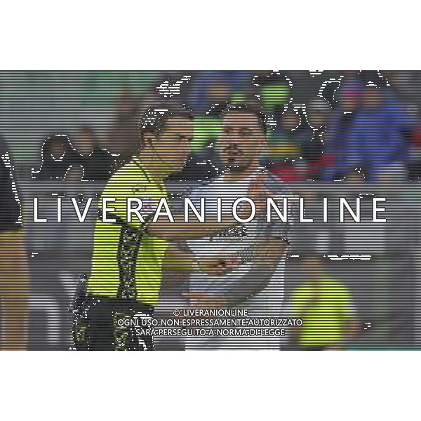 VENEZIA - ASCOLI CAMPIONATO CALCIO SERIE B 02.12.2023 NELLA FOTO ARBITRO GIOVANNI AYROLDI CON FALASCO NICOLA ©AGENZIA ALDO LIVERANI SAS