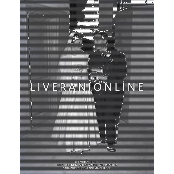 NEG-RETROSPETTIVA NINO TARANTO ATTORE NELLA FOTO NINO TARANTO NELLA COMMEDIA ANNI FELICI NELL\'ANNO 1950 FOTO SANDRO VESPASIANI-AG ALDO LIVERANI SAS