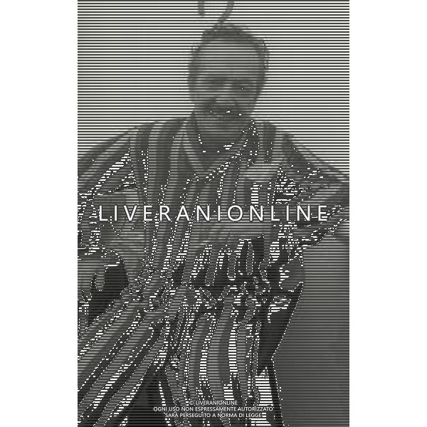 NEG-RETROSPETTIVA NINO TARANTO ATTORE NELLA FOTO NINO TARANTO NELL\'ANNO 1977 A MILANO IN TEATRO AG ALDO LIVERANI SAS