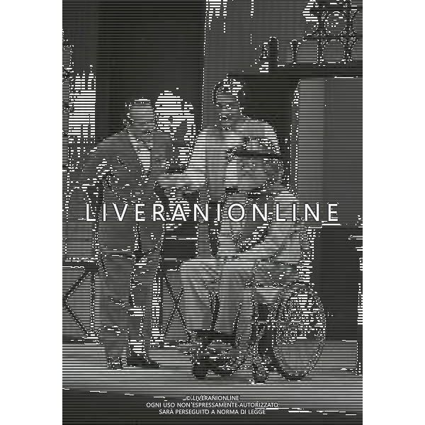 NEG-RETROSPETTIVA NINO TARANTO ATTORE NELLA FOTO NINO TARANTO NELL\'ANNO 1977 A MILANO IN TEATRO AG ALDO LIVERANI SAS