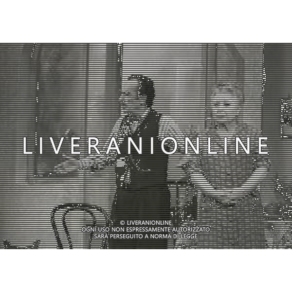 NEG-RETROSPETTIVA NINO TARANTO ATTORE NELLA FOTO NINO TARANTO NELL\'ANNO 1978-1979 A MILANO AG ALDO LIVERANI SAS 