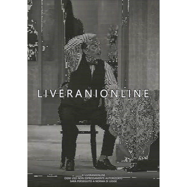 NEG-RETROSPETTIVA NINO TARANTO ATTORE NELLA FOTO NINO TARANTO NELL\'ANNO 1978-1979 A MILANO AG ALDO LIVERANI SAS 