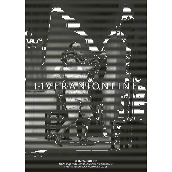 NEG-RETROSPETTIVA NINO TARANTO ATTORE NELLA FOTO NINO TARANTO NELL\'ANNO 1978-1979 A MILANO AG ALDO LIVERANI SAS 