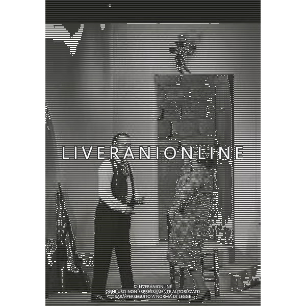 NEG-RETROSPETTIVA NINO TARANTO ATTORE NELLA FOTO NINO TARANTO NELL\'ANNO 1978-1979 A MILANO AG ALDO LIVERANI SAS 