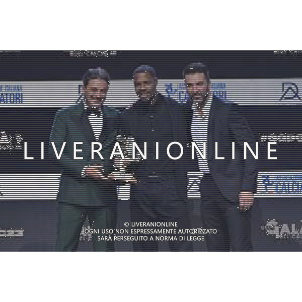 TVRG Gala Calcio 2023 nella foto premiazione Mike Maignan (Milan), a SX Paolo Balossi e a DX Gianluigi Buffon Milano 04-12-2023 Gran Gala del Calcio 2023, l\'appuntamento organizzato dall\'AIC Associazione Italiana Calciatori per premiare i protagonisti della stagione 2022-2023 foto Roberto Garavaglia/ag. Aldo Liverani sas