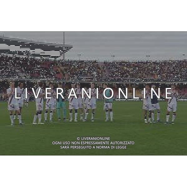 Players of Bologna FC applauds fans during the Italian soccer Serie A match US Lecce vs Bologna FC on December 3, 2023 at Via del Mare Stadium in Lecce, Italy. Photo by Emmanuele Mastrodonato/ag. Aldo Liverani sas