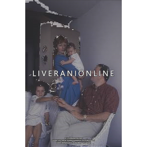 DIAP-RETROSPETTIVA MASSIMO BOLDI ATTORE NELLA FOTO MASSIMO BOLDI NELL\'ANNO 1981 CON LA FAMIGLIA A LUINO AG ALDO LIVERANI SAS