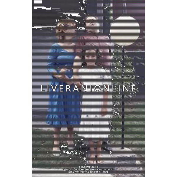 DIAP-RETROSPETTIVA MASSIMO BOLDI ATTORE NELLA FOTO MASSIMO BOLDI NELL\'ANNO 1981 CON LA FAMIGLIA A LUINO AG ALDO LIVERANI SAS
