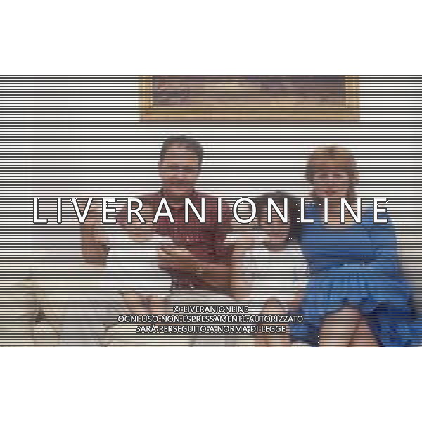 DIAP-RETROSPETTIVA MASSIMO BOLDI ATTORE NELLA FOTO MASSIMO BOLDI NELL\'ANNO 1981 CON LA FAMIGLIA A LUINO AG ALDO LIVERANI SAS