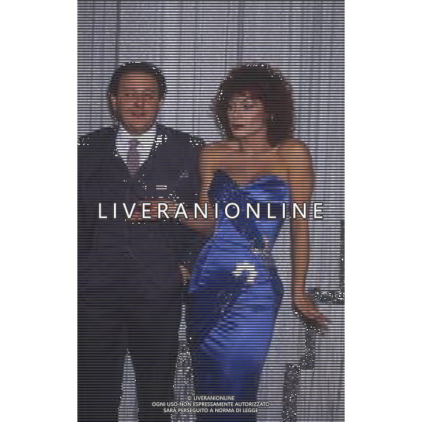 DIAP-RETROSPETTIVA MASSIMO BOLDI ATTORE NELLA FOTO MASSIMO BOLDI NELL\'ANNO 1985 NELLA TRASMISSIONE TELEVISIVA “RISATISSIMA“ CON CARMEN RUSSO AG ALDO LIVERANI SAS  