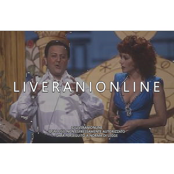 DIAP-RETROSPETTIVA MASSIMO BOLDI ATTORE NELLA FOTO MASSIMO BOLDI NELL\'ANNO 1985 NELLA TRASMISSIONE TELEVISIVA “RISATISSIMA“ CON CARMEN RUSSO AG ALDO LIVERANI SAS  