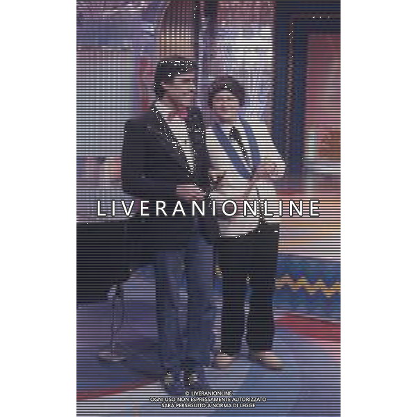 DIAP-RETROSPETTIVA MASSIMO BOLDI ATTORE NELLA FOTO MASSIMO BOLDI NELL\'ANNO 1984 NELLA TRASMISSIONE TELEVISIVA “RISATISSIMA“ CON TEO TEOCOLI AG ALDO LIVERANI SAS  