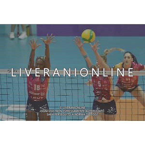 TVRG Allianz Vero Volley Milano vs Volley Mulhouse Alsace nella foto Paola Egonu (Vero Volley Milano) SX e Laura Heyrman (Vero Volley Milano) DX a muro Monza 05-12-2023 Arena di Monza CEV Champions League femminile Gruppo A - 4a giornata foto Roberto Garavaglia/ag. Aldo Liverani sas