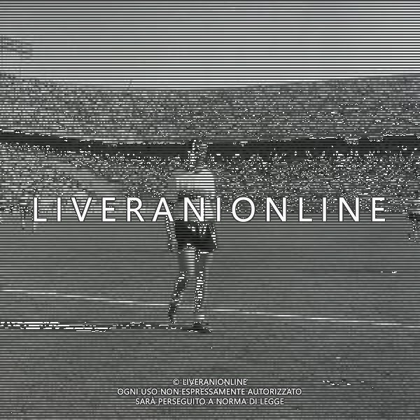 1963-1964 RETROSPETTIVA MARIO CORSO CALCIATORE NELLA FOTO MARIO CORSO CON LA MAGLIA DELL\'INTER AG ALDO LIVERANI SAS
