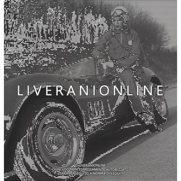 1970 RETROSPETTIVA MARIO CORSO CALCIATORE NELLA FOTO MARIO CORSO A MONZA SU UNA ALFA ROMEO AG ALDO LIVERANI SAS