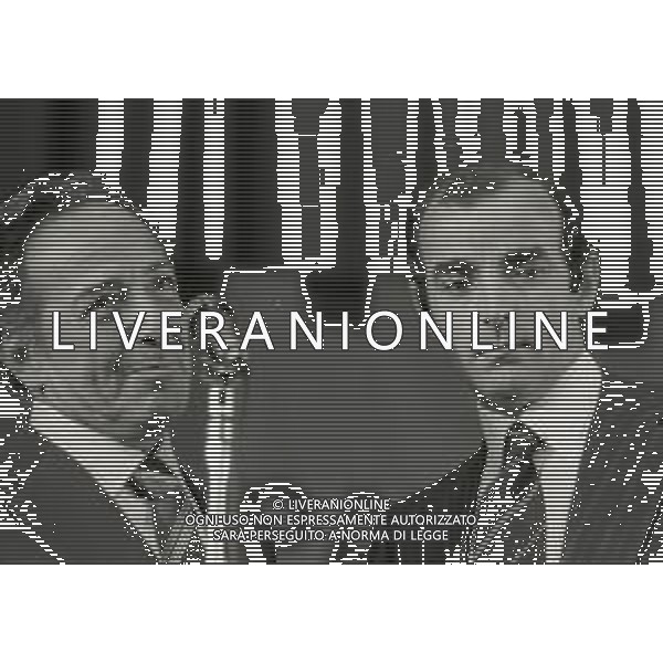 1977 MILANO PREMIO PAVONE D\'ORO NELLA FOTO MARIO CORSO CON GIANNI AGUS AG ALDO LIVERANI SAS