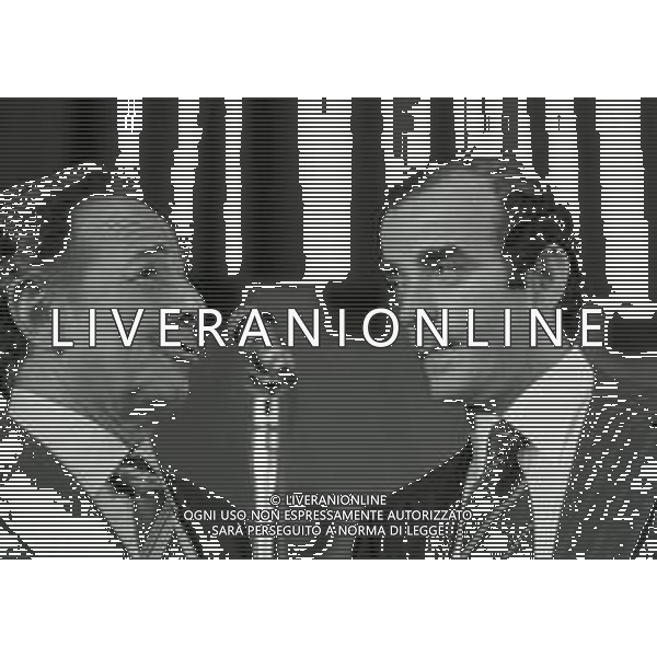 1977 MILANO PREMIO PAVONE D\'ORO NELLA FOTO MARIO CORSO CON GIANNI AGUS AG ALDO LIVERANI SAS