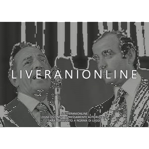 1977 MILANO PREMIO PAVONE D\'ORO NELLA FOTO MARIO CORSO CON GIANNI AGUS AG ALDO LIVERANI SAS