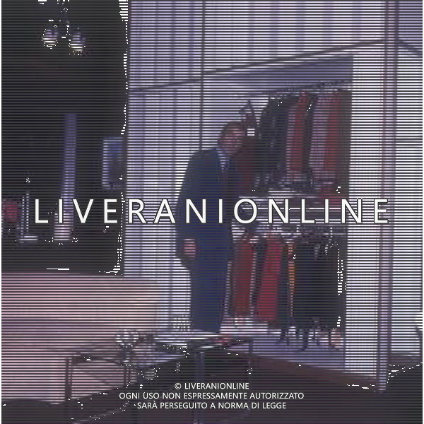 COL-RETROSPETTIVA MARIO CORSO CALCIATORE NELLA FOTO MARIO CORSO A MILANO NEL SUO NEGOZIO DI ABBIGLIAMENTO AG ALDO LIVERANI SAS