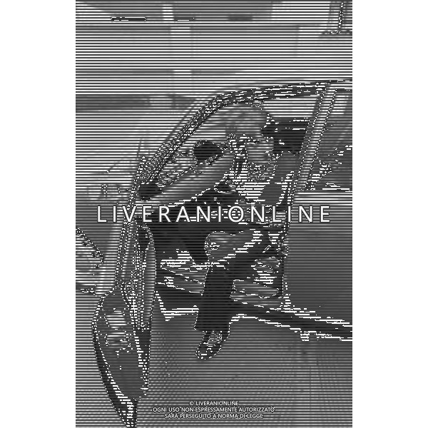 Neg- RETROSPETTIVA GRUPPO MUSICALE "I CAMALEONTI" NEL 1972 NELLA FOTO ANTONIO CRIPEZZI (Voce e Piano) NEL SUO MESTIERE DI "MECCANICO" AG. ALDO LIVERANI SAS