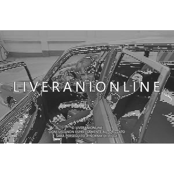 Neg- RETROSPETTIVA GRUPPO MUSICALE "I CAMALEONTI" NEL 1972 NELLA FOTO ANTONIO CRIPEZZI (Voce e Piano) NEL SUO MESTIERE DI "MECCANICO" AG. ALDO LIVERANI SAS