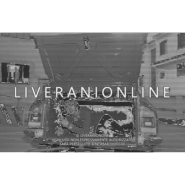 Neg- RETROSPETTIVA GRUPPO MUSICALE "I CAMALEONTI" NEL 1972 NELLA FOTO ANTONIO CRIPEZZI (Voce e Piano) NEL SUO MESTIERE DI "MECCANICO" AG. ALDO LIVERANI SAS