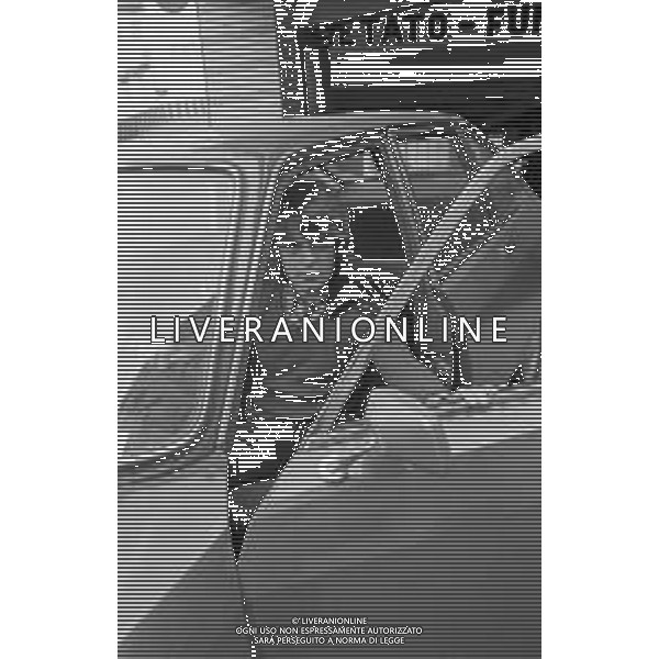 Neg- RETROSPETTIVA GRUPPO MUSICALE "I CAMALEONTI" NEL 1972 NELLA FOTO ANTONIO CRIPEZZI (Voce e Piano) NEL SUO MESTIERE DI "MECCANICO" AG. ALDO LIVERANI SAS