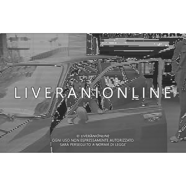 Neg- RETROSPETTIVA GRUPPO MUSICALE "I CAMALEONTI" NEL 1972 NELLA FOTO ANTONIO CRIPEZZI (Voce e Piano) NEL SUO MESTIERE DI "MECCANICO" AG. ALDO LIVERANI SAS