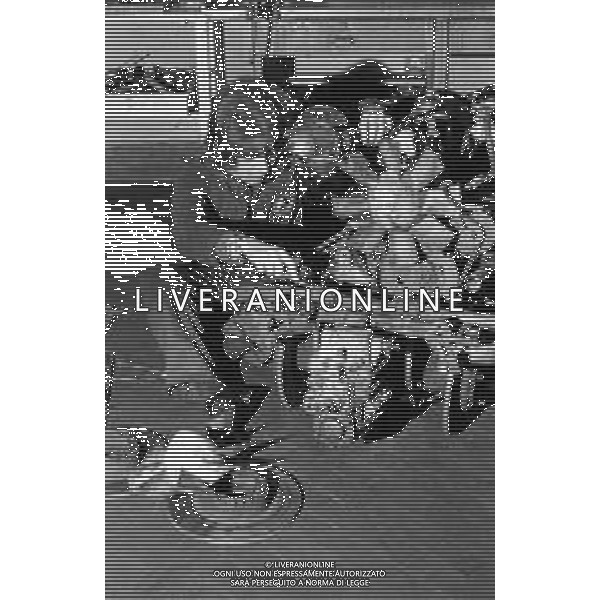 Neg- RETROSPETTIVA GRUPPO MUSICALE "I CAMALEONTI" NEL 1972 NELLA FOTO ANTONIO CRIPEZZI (Voce e Piano) NEL SUO MESTIERE DI "MECCANICO" AG. ALDO LIVERANI SAS