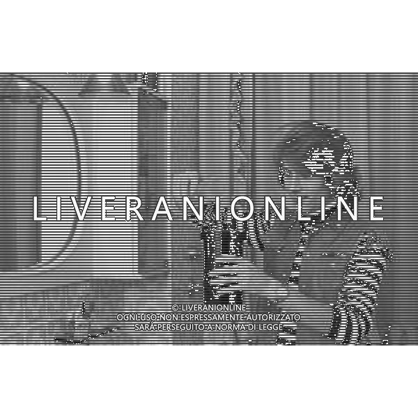 Neg- RETROSPETTIVA GRUPPO MUSICALE "I CAMALEONTI" NEL 1972 NELLA FOTO GERARDO \'GERRY\' MANZOLI, (Basso) NEL SUO MESTIERE DI "FOTOGRAFO" AG. ALDO LIVERANI SAS