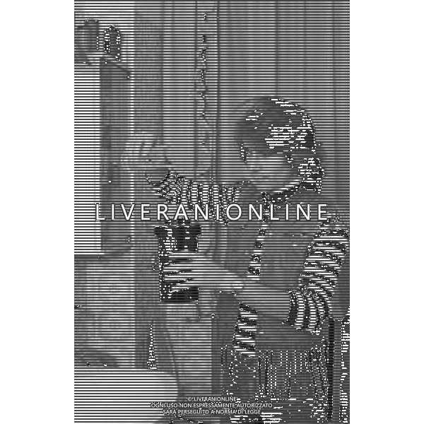 Neg- RETROSPETTIVA GRUPPO MUSICALE "I CAMALEONTI" NEL 1972 NELLA FOTO GERARDO \'GERRY\' MANZOLI, (Basso) NEL SUO MESTIERE DI "FOTOGRAFO" AG. ALDO LIVERANI SAS