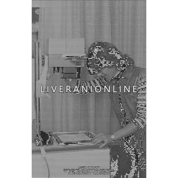 Neg- RETROSPETTIVA GRUPPO MUSICALE "I CAMALEONTI" NEL 1972 NELLA FOTO GERARDO \'GERRY\' MANZOLI, (Basso) NEL SUO MESTIERE DI "FOTOGRAFO" AG. ALDO LIVERANI SAS