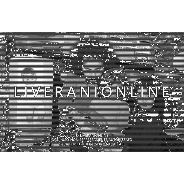 Neg- RETROSPETTIVA GRUPPO MUSICALE "I CAMALEONTI" NEL 1972 NELLA FOTO LIVIO MACCHIA, (Basso e Voce) NEL SUO MESTIERE DI "VENDITORE DI GIOCATTOLI" AG. ALDO LIVERANI SAS