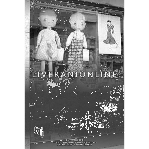 Neg- RETROSPETTIVA GRUPPO MUSICALE "I CAMALEONTI" NEL 1972 NELLA FOTO LIVIO MACCHIA, (Basso e Voce) NEL SUO MESTIERE DI "VENDITORE DI GIOCATTOLI" AG. ALDO LIVERANI SAS