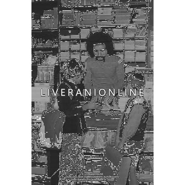 Neg- RETROSPETTIVA GRUPPO MUSICALE "I CAMALEONTI" NEL 1972 NELLA FOTO LIVIO MACCHIA, (Basso e Voce) NEL SUO MESTIERE DI "VENDITORE DI GIOCATTOLI" AG. ALDO LIVERANI SAS