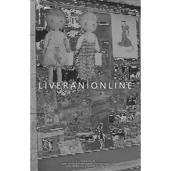 Neg- RETROSPETTIVA GRUPPO MUSICALE "I CAMALEONTI" NEL 1972 NELLA FOTO LIVIO MACCHIA, (Basso e Voce) NEL SUO MESTIERE DI "VENDITORE DI GIOCATTOLI" AG. ALDO LIVERANI SAS