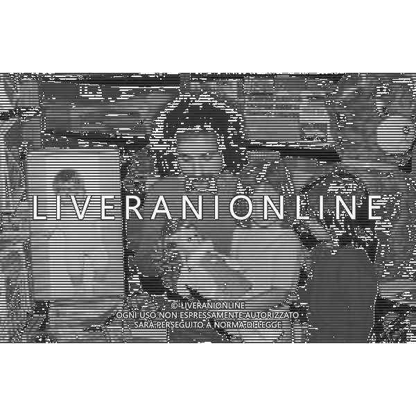 Neg- RETROSPETTIVA GRUPPO MUSICALE "I CAMALEONTI" NEL 1972 NELLA FOTO LIVIO MACCHIA, (Basso e Voce) NEL SUO MESTIERE DI "VENDITORE DI GIOCATTOLI" AG. ALDO LIVERANI SAS