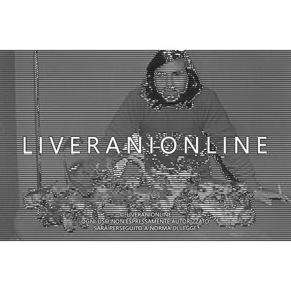 Neg- RETROSPETTIVA GRUPPO MUSICALE "I CAMALEONTI" NEL 1972 NELLA FOTO PAOLO DE CEGLIE (Batteria) NEL SUO MESTIERE DI "COLLEZIONISTA DI MODELLINI DI MOTO - MODELLISMO" AG. ALDO LIVERANI SAS