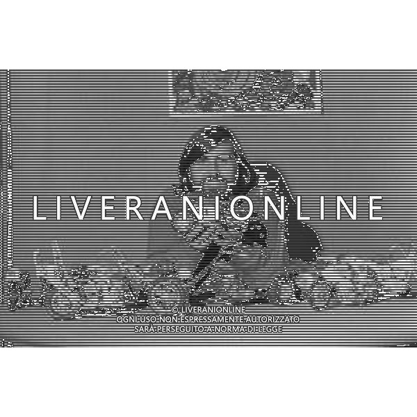 Neg- RETROSPETTIVA GRUPPO MUSICALE "I CAMALEONTI" NEL 1972 NELLA FOTO PAOLO DE CEGLIE (Batteria) NEL SUO MESTIERE DI "COLLEZIONISTA DI MODELLINI DI MOTO - MODELLISMO" AG. ALDO LIVERANI SAS