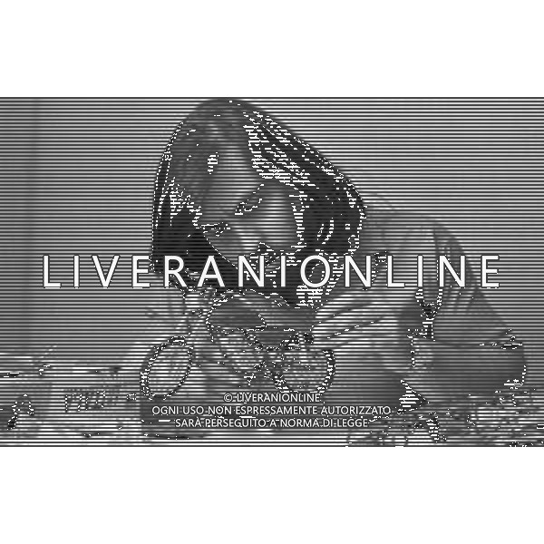 Neg- RETROSPETTIVA GRUPPO MUSICALE "I CAMALEONTI" NEL 1972 NELLA FOTO PAOLO DE CEGLIE (Batteria) NEL SUO MESTIERE DI "COLLEZIONISTA DI MODELLINI DI MOTO - MODELLISMO" AG. ALDO LIVERANI SAS